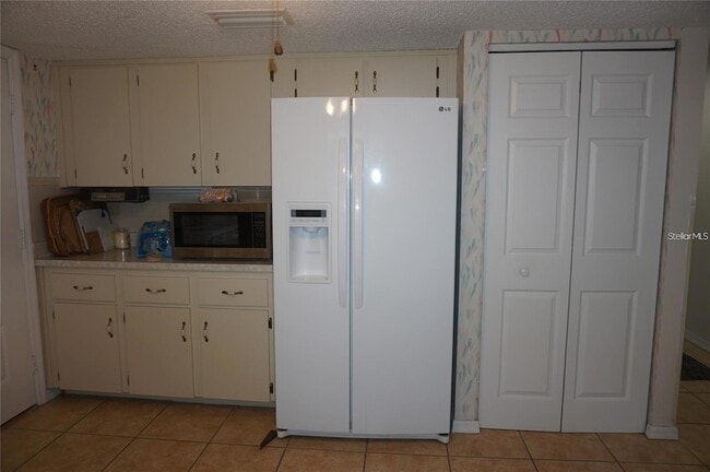 Building Photo - 10819 SW 83rd Ct