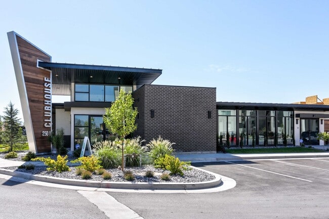 Building Photo - 556 E 250 N