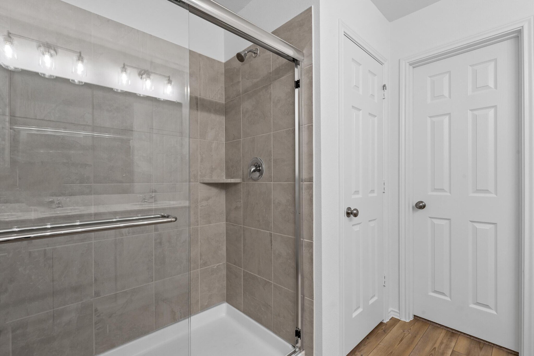 Building Photo - 4433 Benham Dr