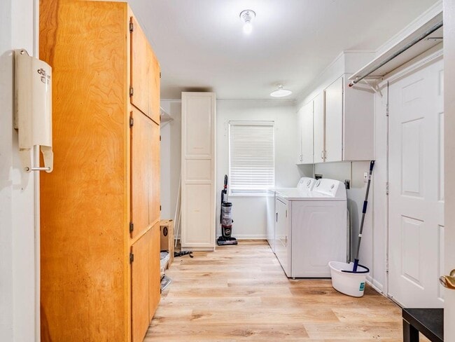 Building Photo - 105 Maynard St