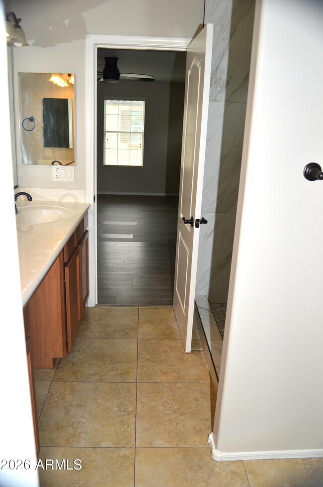 Building Photo - 964 S Almira Ave