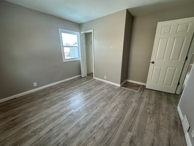 Building Photo - 181 Gibson St