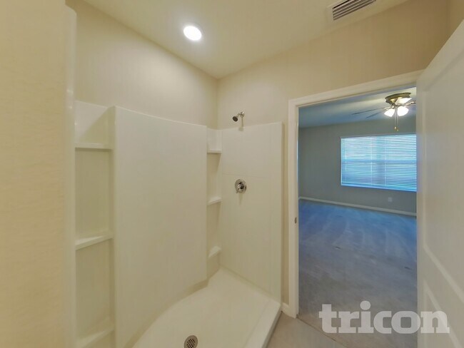 Building Photo - 6632 Seaway Dr