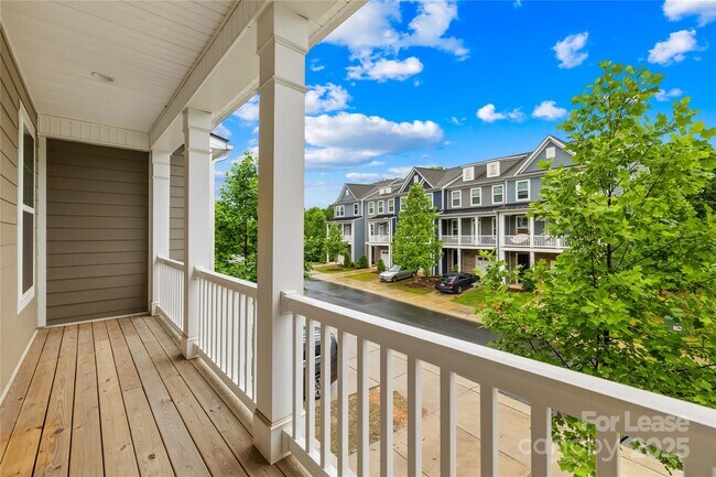 Building Photo - 2321 Creekmere Ln