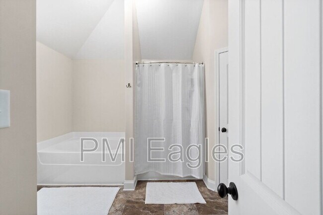 Building Photo - 108 Irishman Way