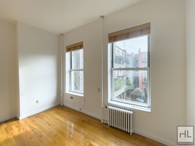 Building Photo - DIAMOND STREET / Greenpoint Studio / Amazi...