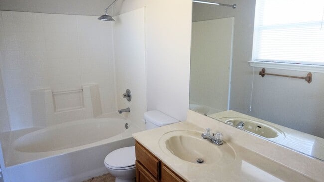 Building Photo - 2301 Flintstone Cir