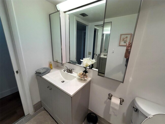 Building Photo - 3405 Bimini Ln