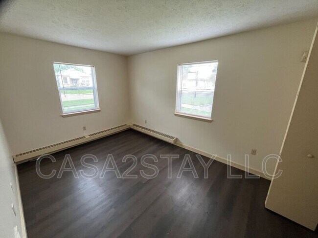 Building Photo - 2183 St Johns Pl