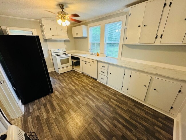 Building Photo - For Lease - 2 Bed, 1 Bath, 960 sq ft Home ...