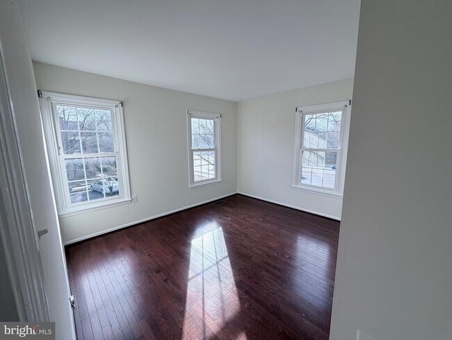 Building Photo - 5900 Parenham Way