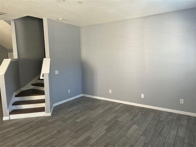 Building Photo - 10761 Garden Lily Dr