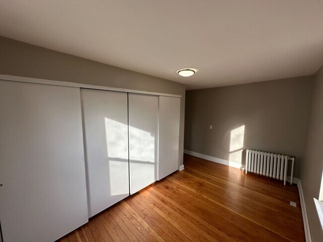 Building Photo - 3 Bedroom Duplex