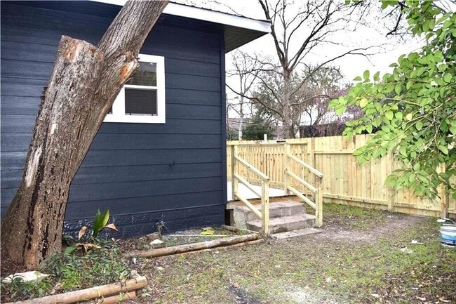 Building Photo - 611 Nelray Blvd