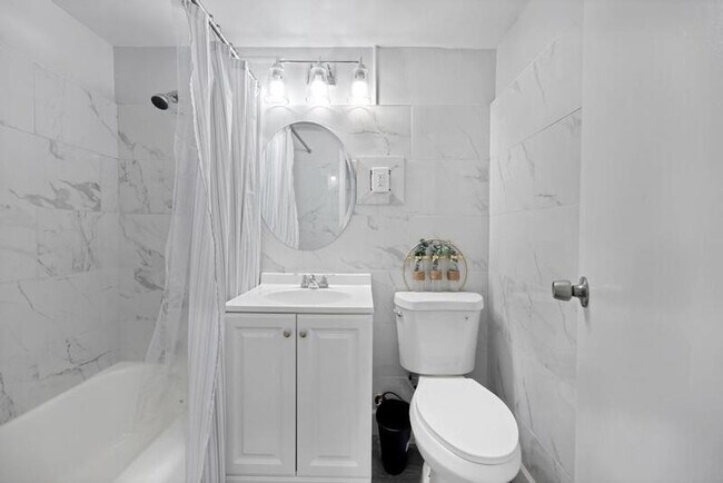 Building Photo - 311 W Ashley St