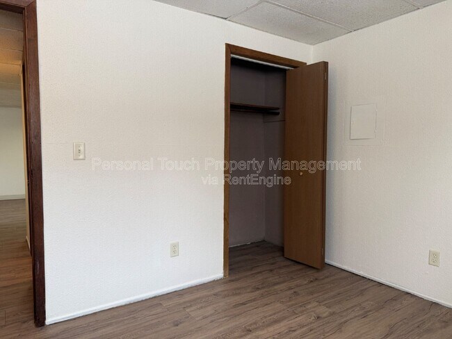 Building Photo - 911 Western Rd