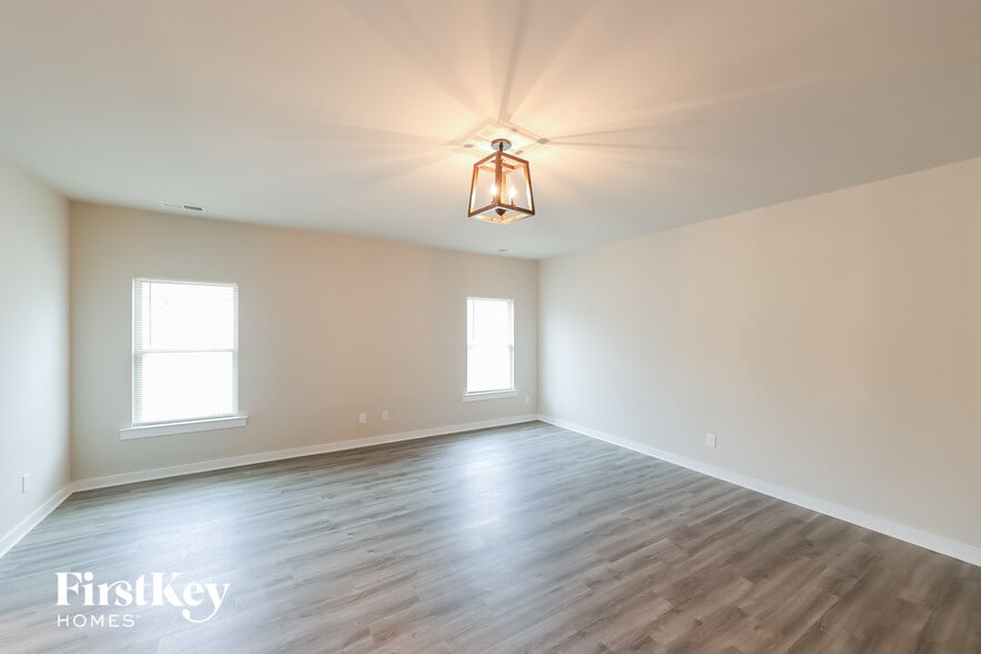 Building Photo - 61 County Rd 1700