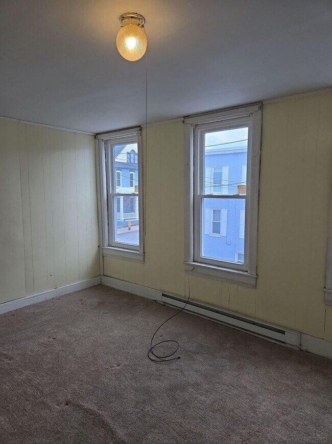 Building Photo - 2-12 Philadelphia Ave