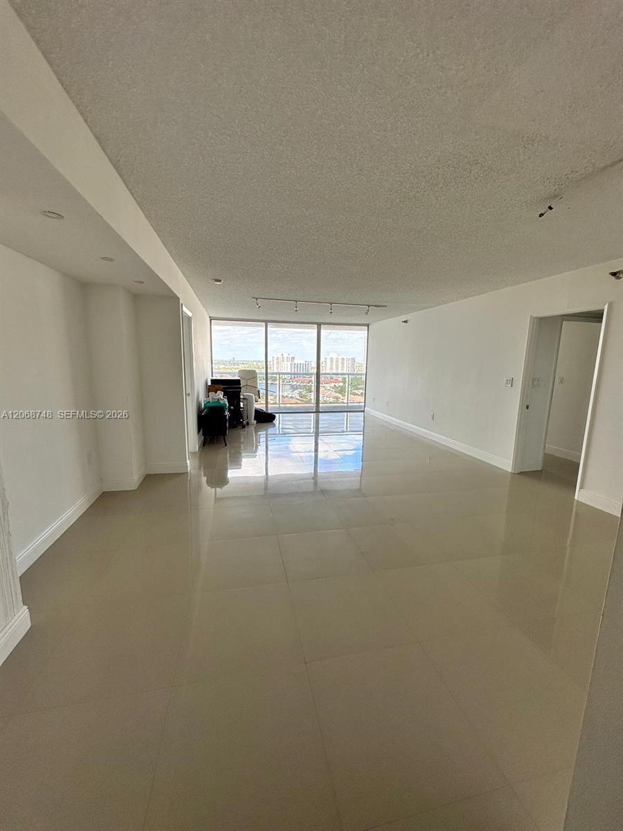 Building Photo - 20515 E Country Club Dr