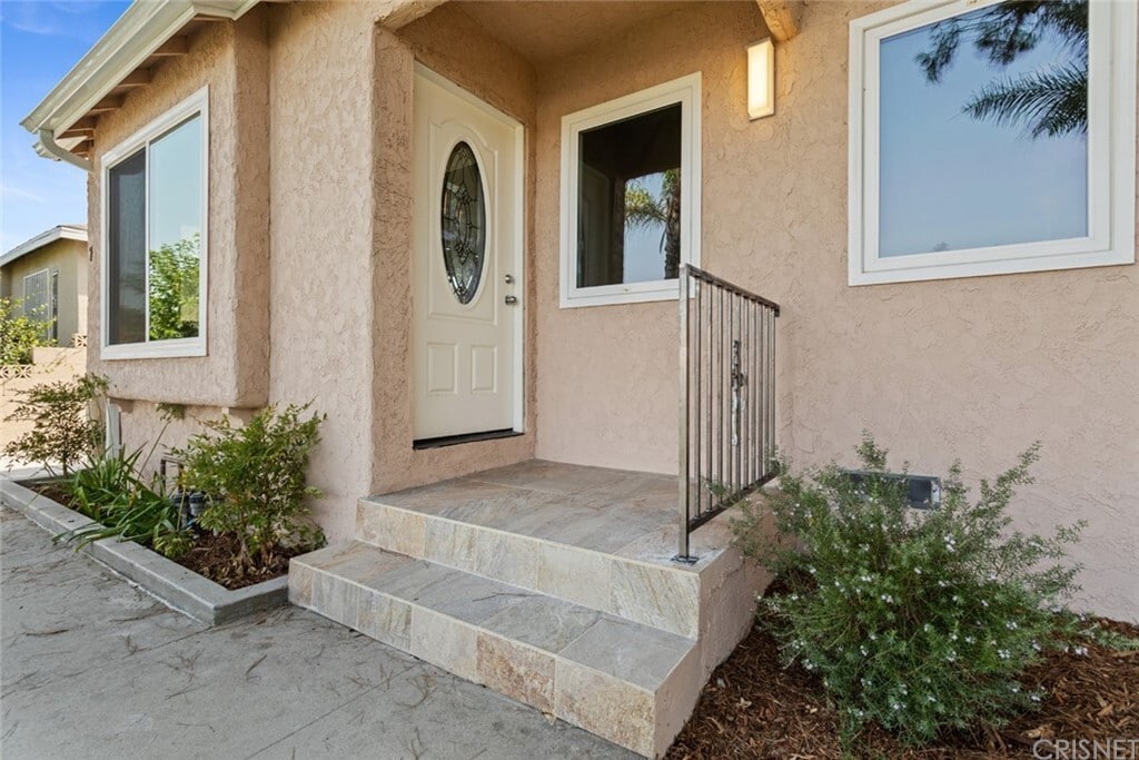 Building Photo - 7742 Bakman Ave