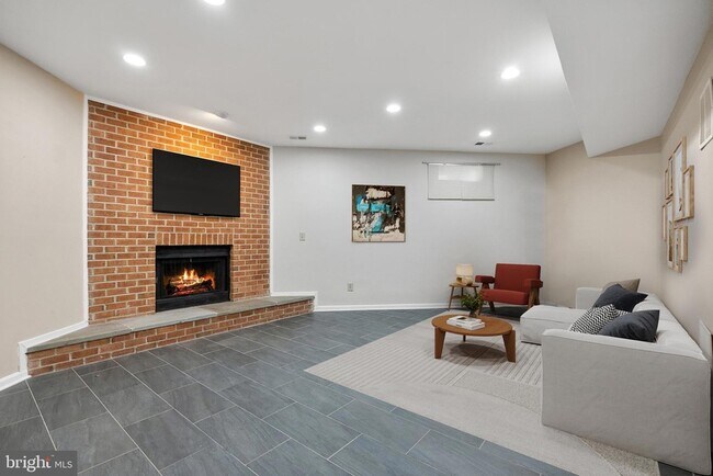 Building Photo - 10849 Whiterim Dr