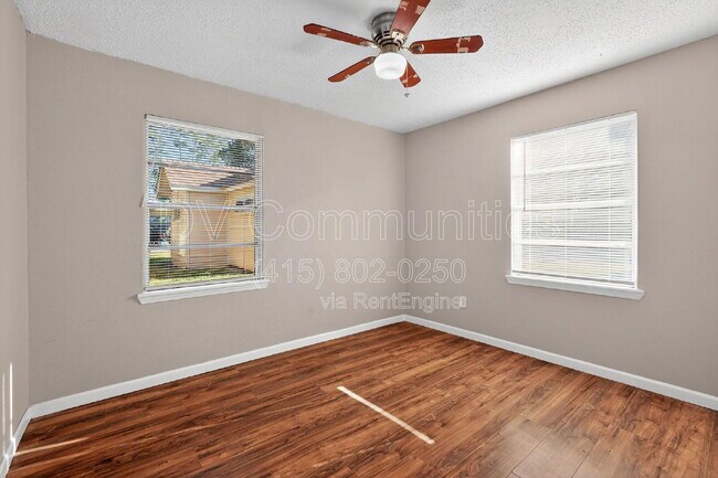 Building Photo - 24415 Lightwoods Dr