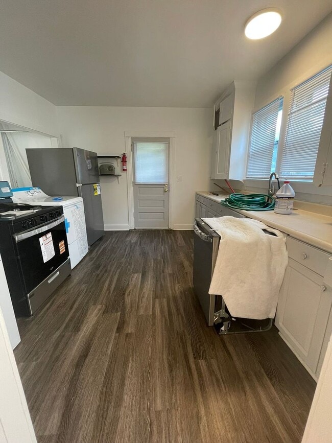 Building Photo - Spacious 5-Bedroom Home Near EMU