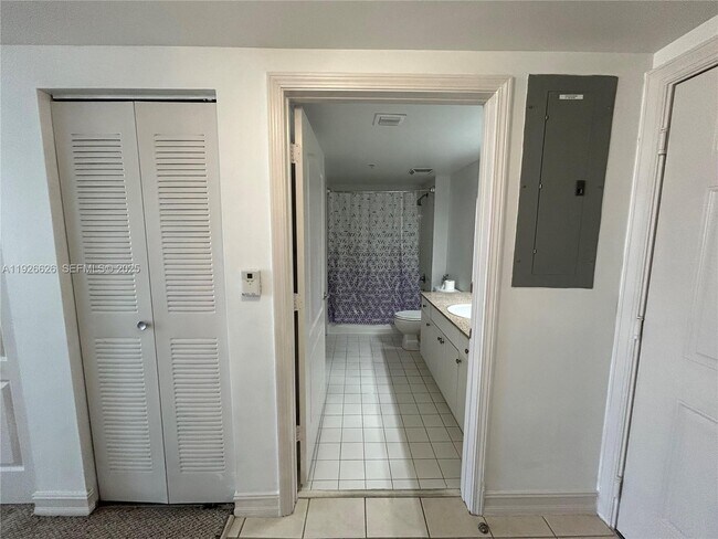 Building Photo - 117 NW 42nd Ave