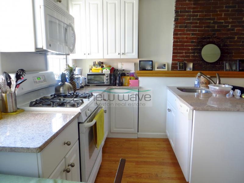 Building Photo - 73 Hudson St