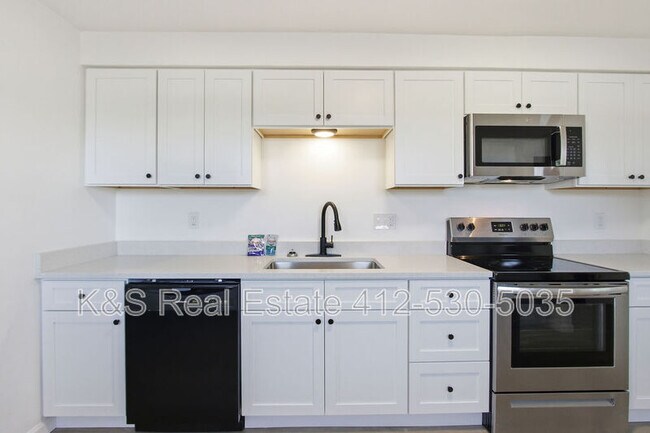 Building Photo - 29 Janyce Dr