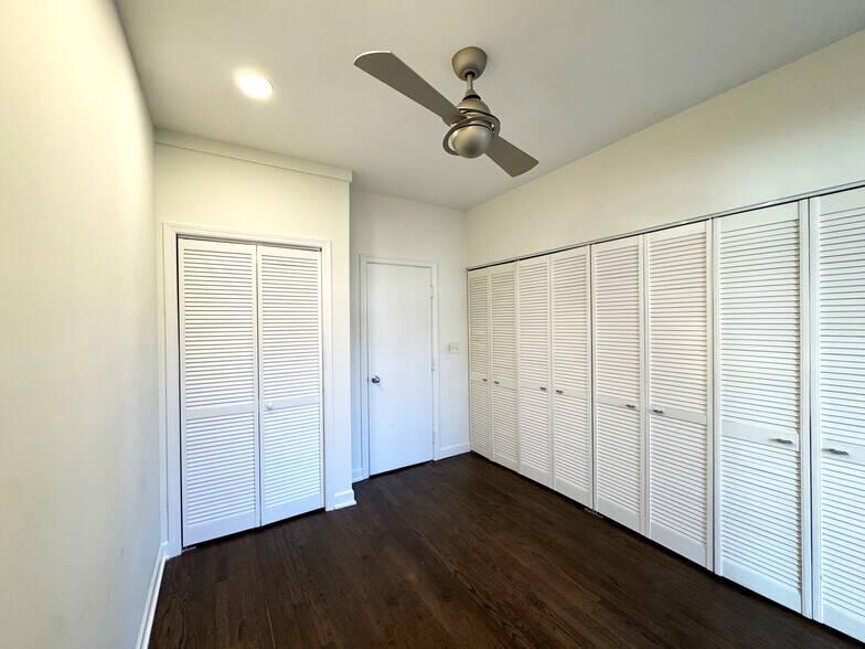 Building Photo - 1406 W Thorndale Ave