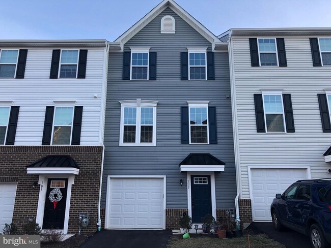 Building Photo - 111 Almond Dr