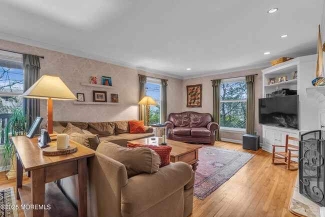 Building Photo - 2420 Cedar St