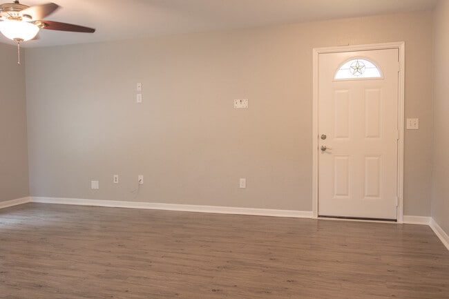 Building Photo - 155 Pine Burr St