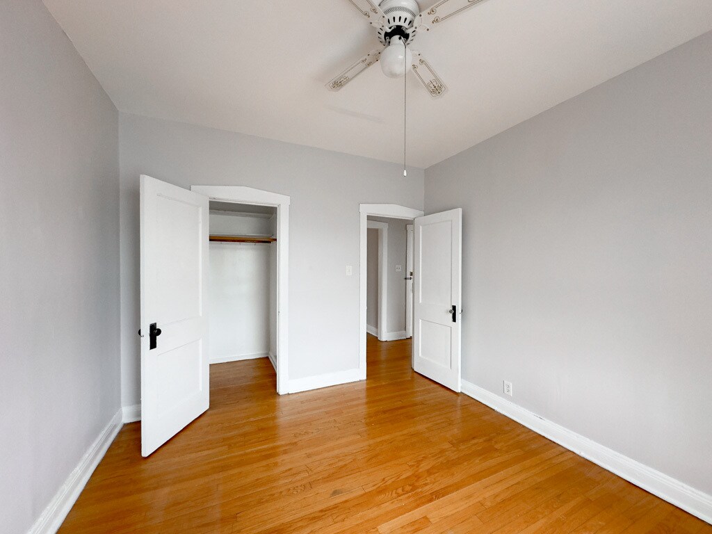 Building Photo - 4404 N Winchester Ave