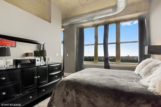 Building Photo - 6 S Laflin St