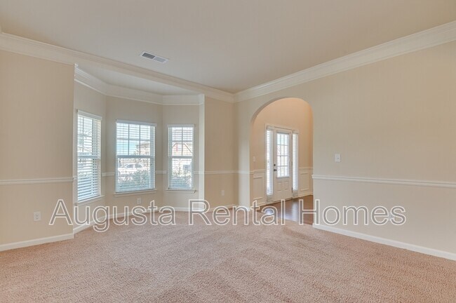 Building Photo - 5014 Vine Ln