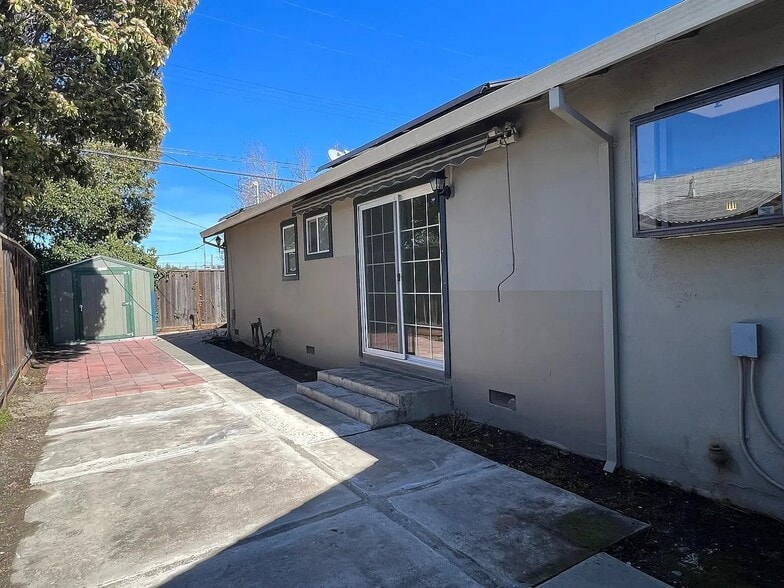 Building Photo - 3175 Machado Ave