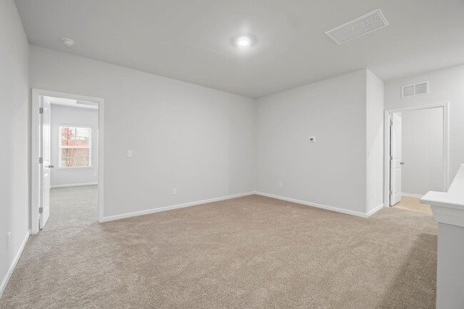 Building Photo - Like Brand New Luxury Townhome in Matthews!
