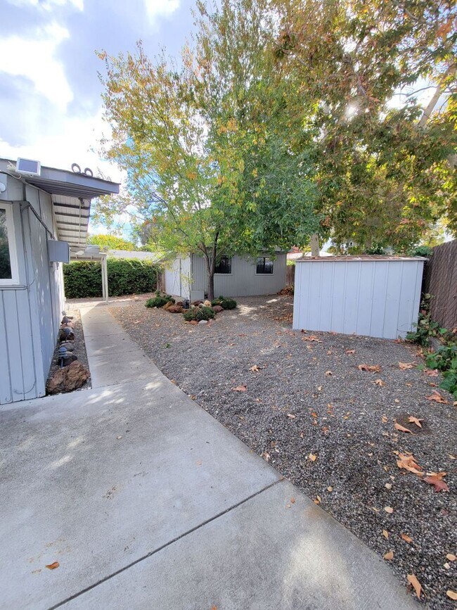 Building Photo - 3 Bedroom 2 Bath Home For Lease In Concord!