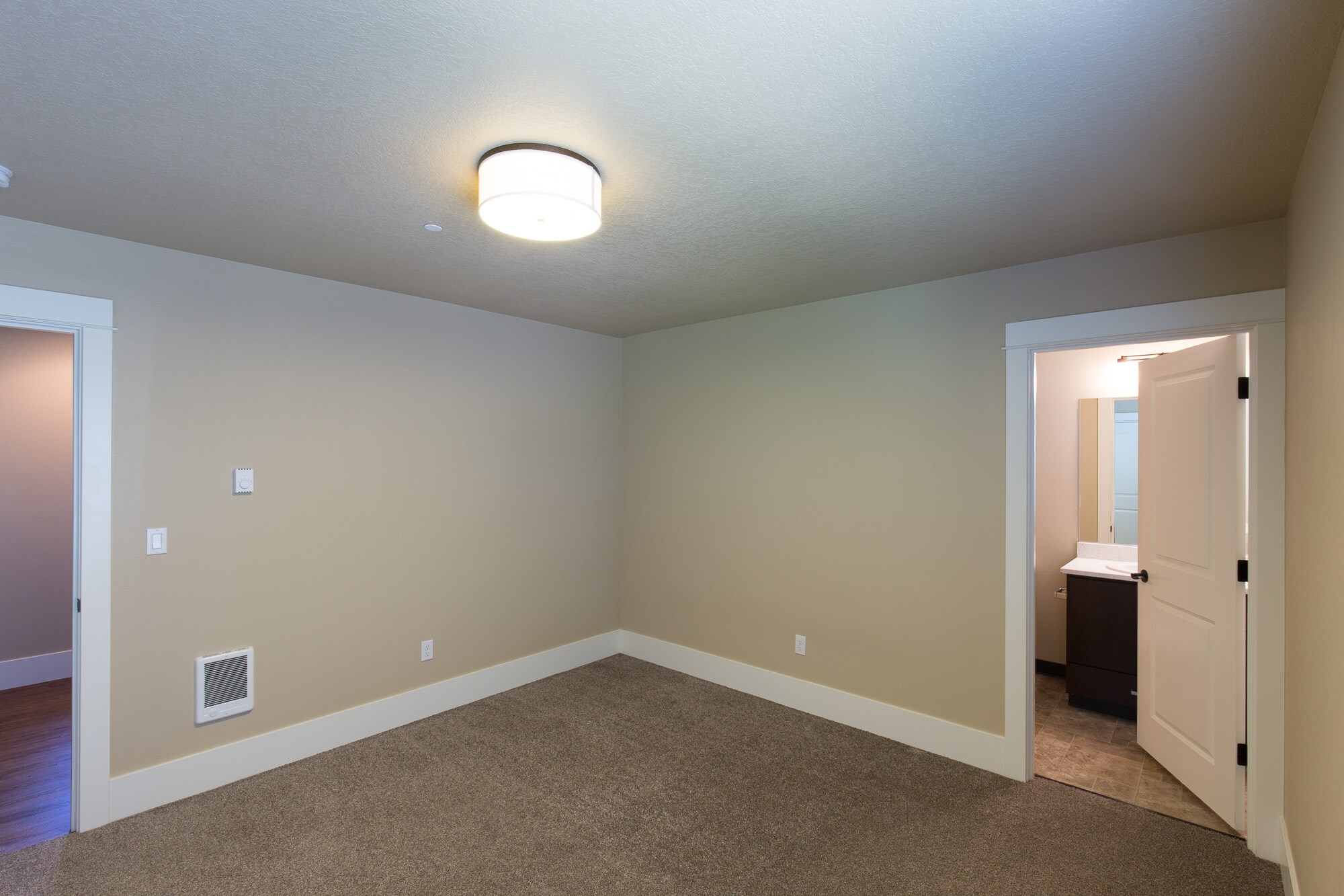 Building Photo - 915 SW 10th St