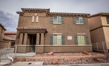 Building Photo - Lovely 3Bdm 2.5Ba TownHome in Great Northw...
