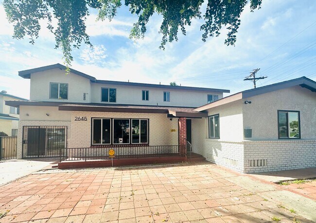 Building Photo - 2645 W Via Corona