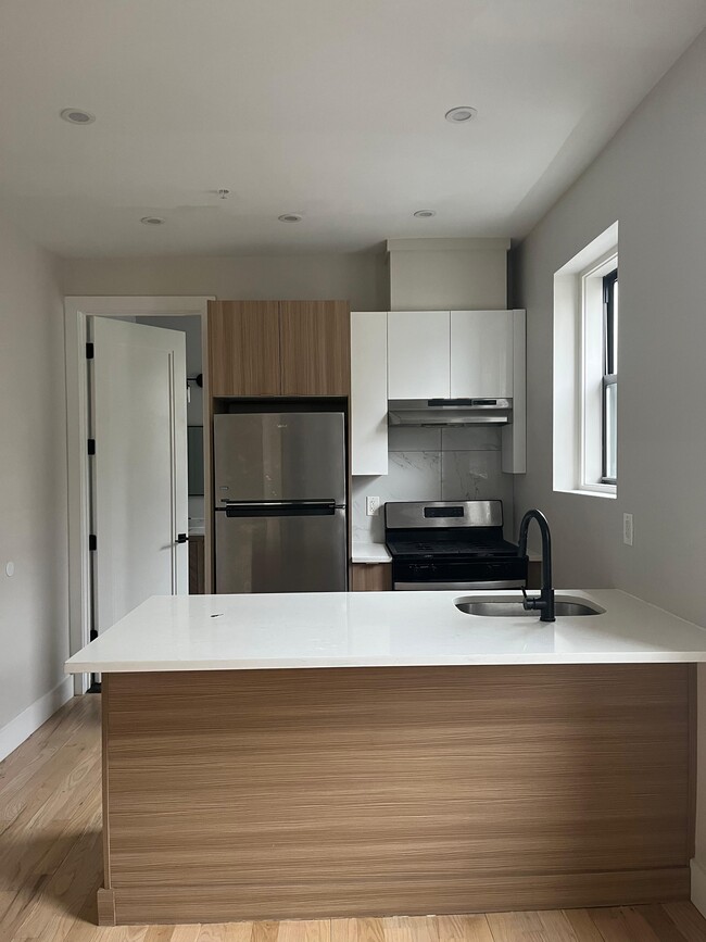 Building Photo - 162 Ocean Ave