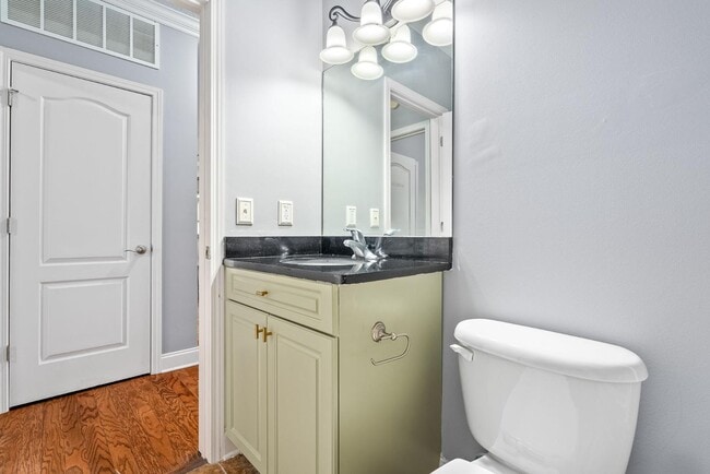 Building Photo - 836 W Glenn Ave