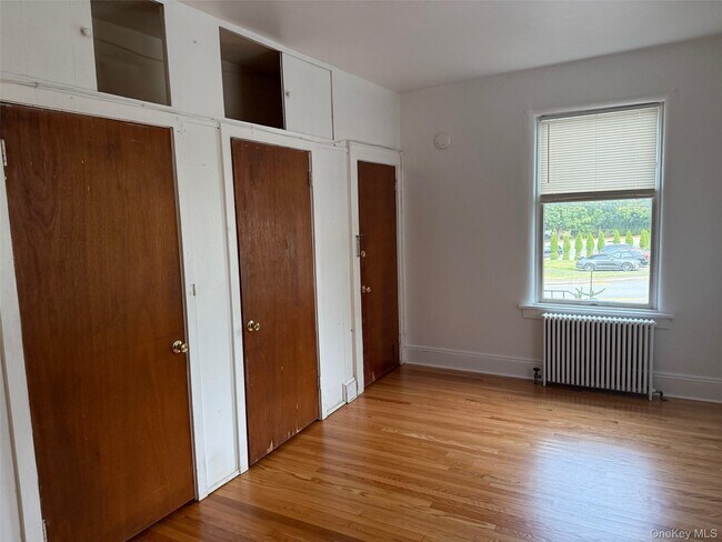 Building Photo - 49 Congers Rd