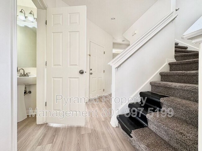 Building Photo - 1553 Vivante Way