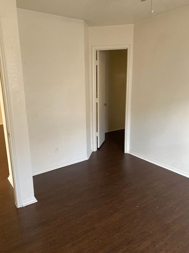 Building Photo - 5420 Creekridge A