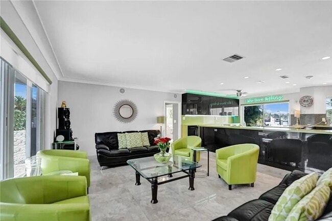 Building Photo - 2830 NE 55th St