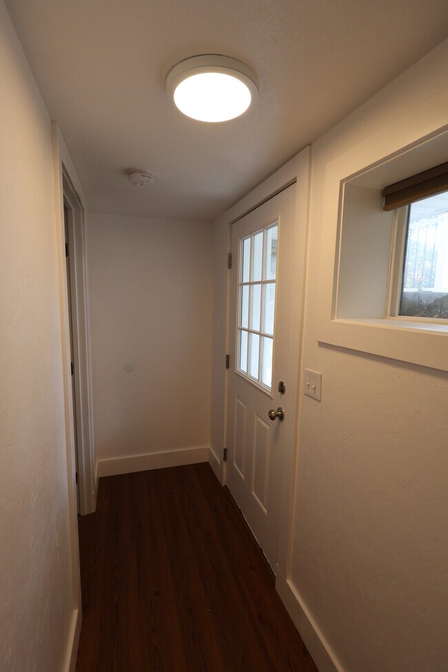 Building Photo - 380 E 700 S